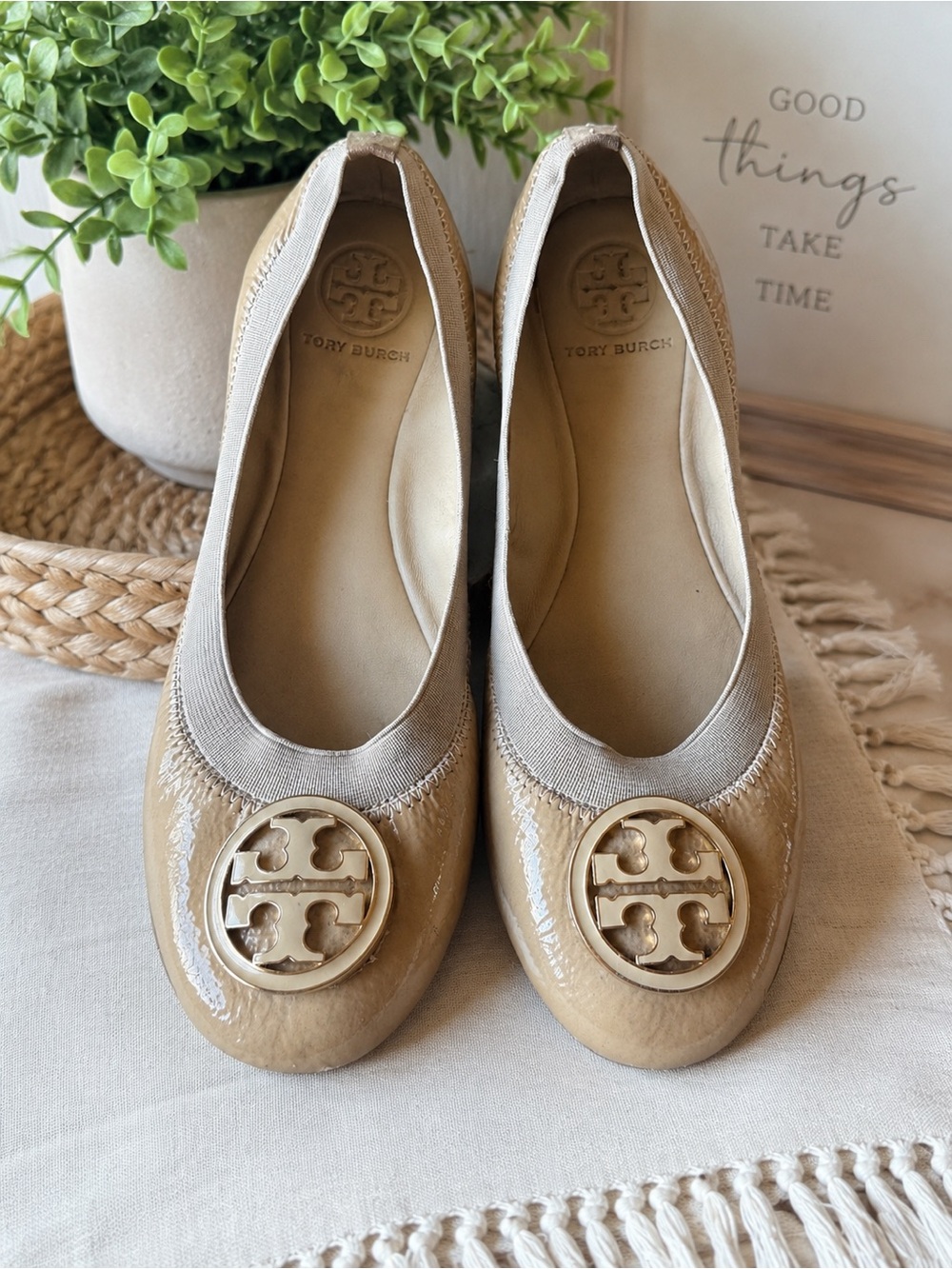 Tory Burch Reva Nude Patent Leather Gold Logo Ballet Flats 7.5